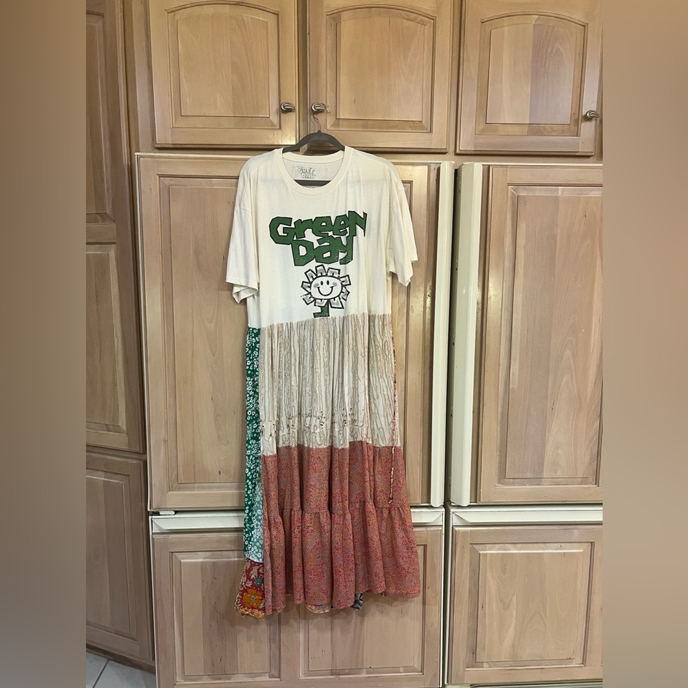 PATCHED GAL ORIGINAL GREEN DAY RECYCLED NWOT SZ: S thru XL ( OS)  Green Day Maxi - Picture 2 of 6